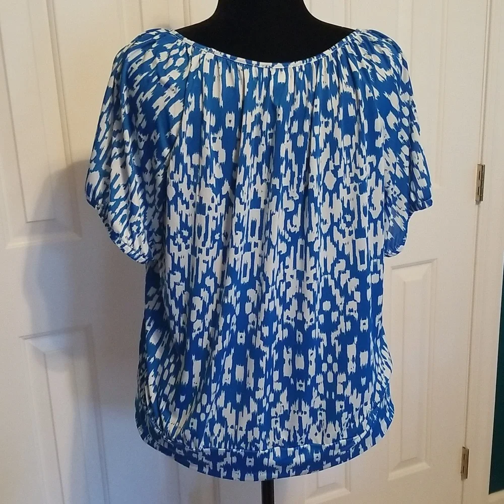 Scoop neck, drapey fabric that flatters all shapes - Picture 3 of 5
